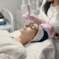Pourquoi suivre une formation Hydrafacial est indispensable en 2025 ?